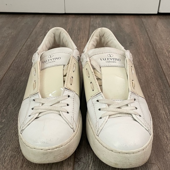 Valentino rock stud sneakers 35.5 (fits a size 6) - Picture 3 of 4